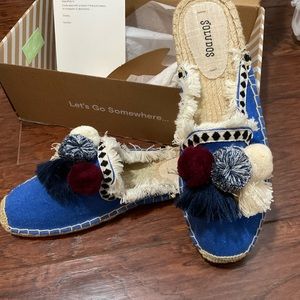 Soludos Coco Pompom Mules, NWT brand new with box, Frayed Edge, size 9